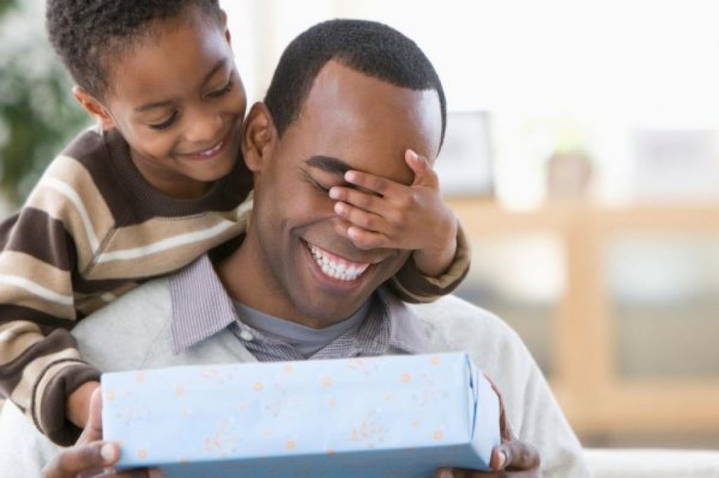 Dia dos Pais: 54% dos brasileiros pretendem comprar presentes